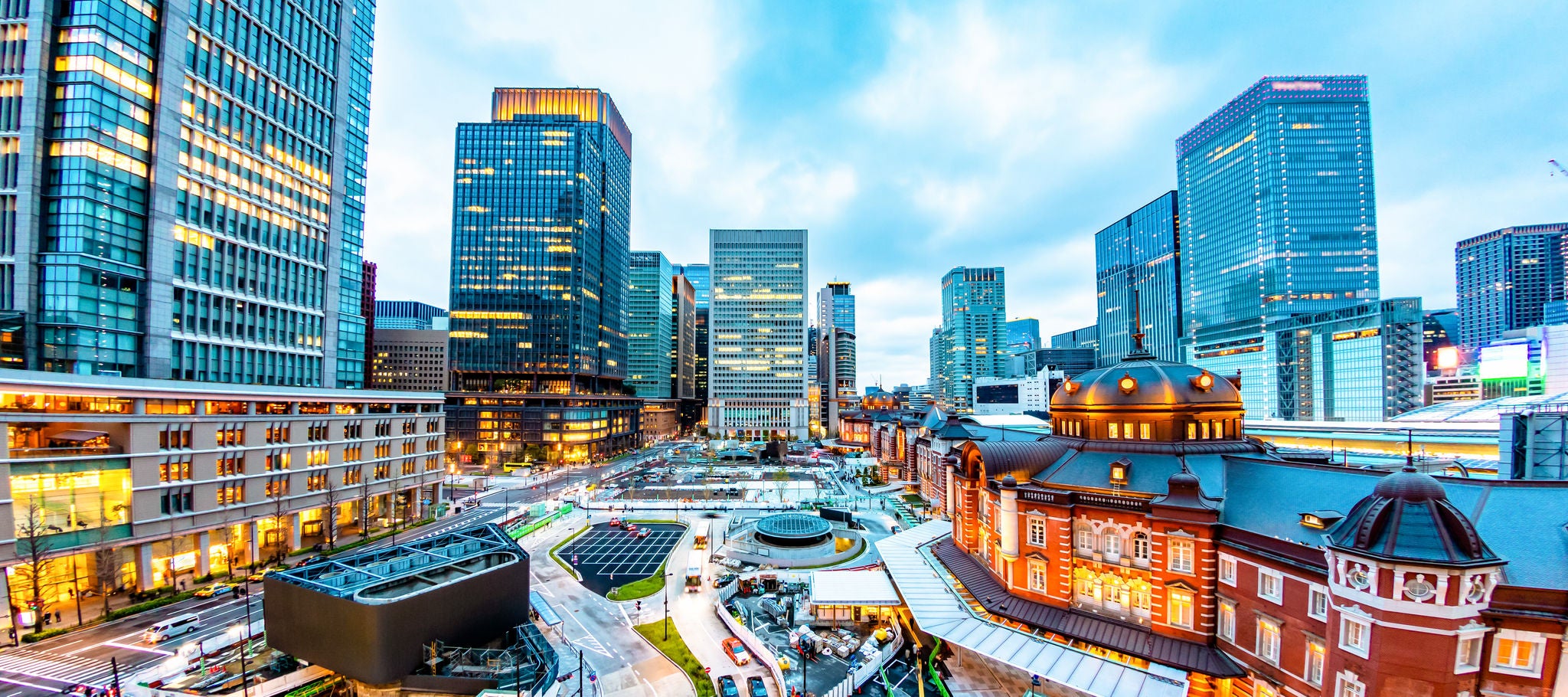 Cityscape of the modern Tokyo and the old Tokyo train station.